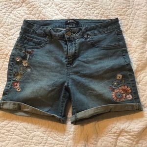 d. jeans - embroidered floral denim shorts size 8